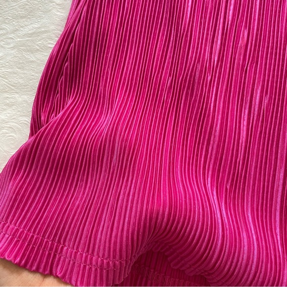 Backless Dress - Picture 3 of 4